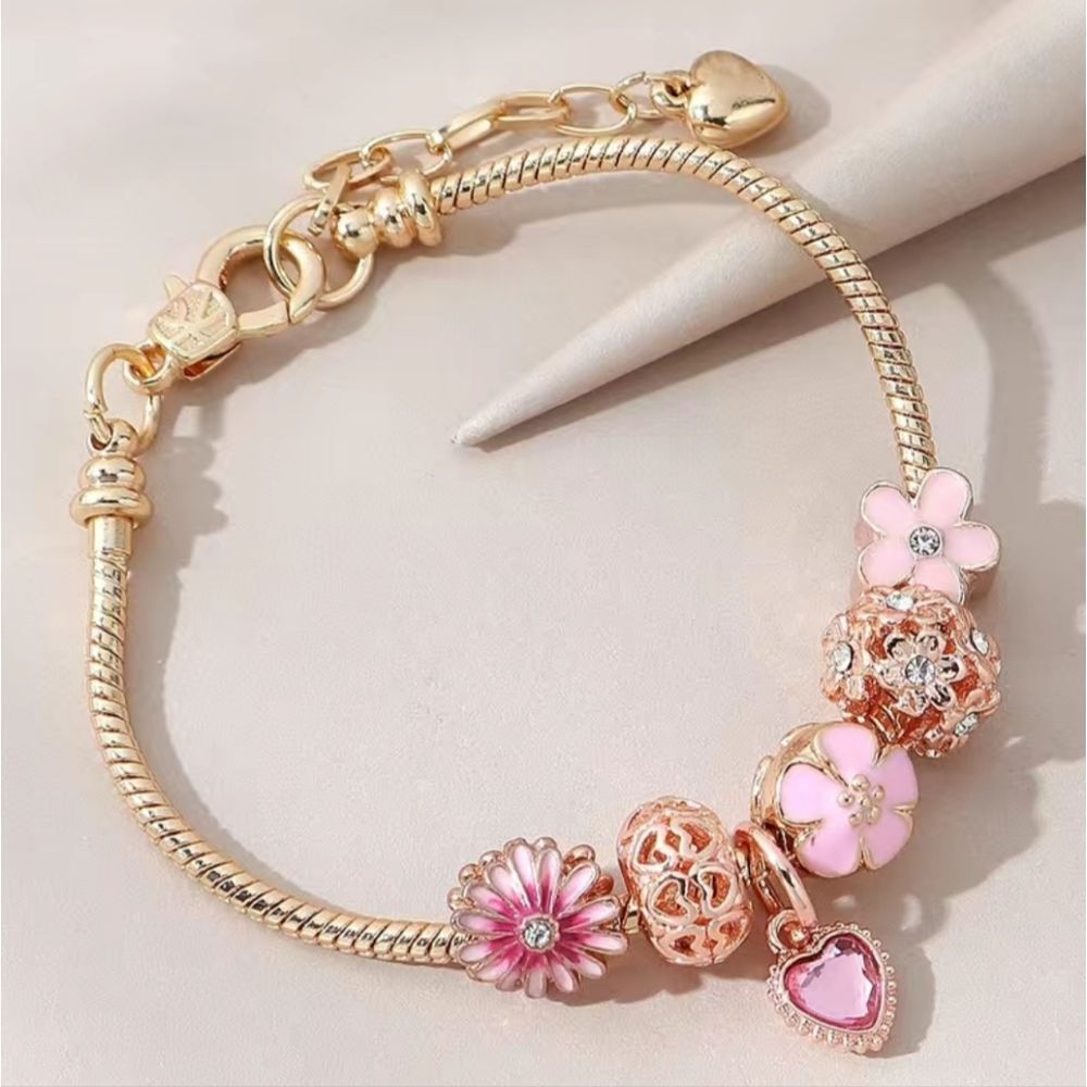 ✨️ Cute Pink Flower Beaded Bracelet - Picture 3 of 5